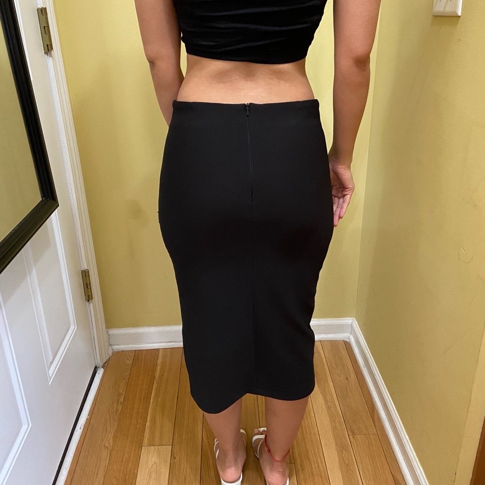 Black skirt - Picture 4 of 4